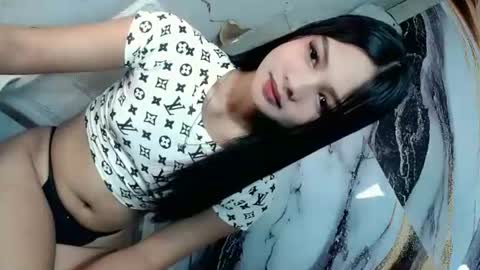 urasian_latinaxxx online show from June 17, 2026, 11:05 pm