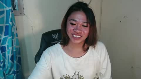 Snapshot of urasian_pinayxxx chatting on April 30, 2026, 6:36 pm Alvie online show from April 30, 2026, 6:36 pm