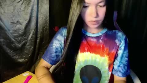 Snapshot of urasiansexbombgirlxxx chatting on April 10, 2026, 2:06 am Elizabeth online show from April 10, 2026, 2:06 am