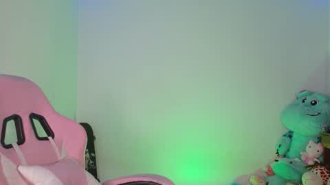 Snapshot of urbaby6irl chatting on July 21, 2026, 9:33 am Danielle online show from July 21, 2026, 9:33 am