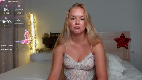 Snapshot of urblonde001 chatting on December 20, 2024, 12:30 am Ksenia Pterson online show from December 20, 2024, 12:30 am