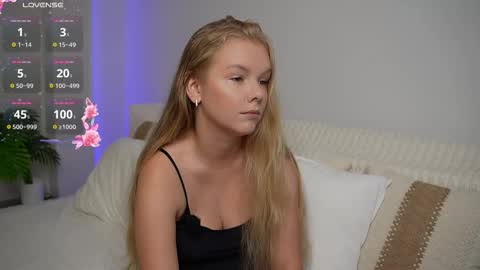 Snapshot of urblonde001 chatting on September 17, 2025, 2:46 am Ksenia Pterson online show from September 17, 2025, 2:46 am