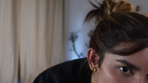 Linda Restrepo online show from December 4, 2024, 10:19 pm