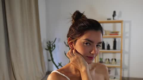 Linda Restrepo online show from December 20, 2024, 10:32 pm