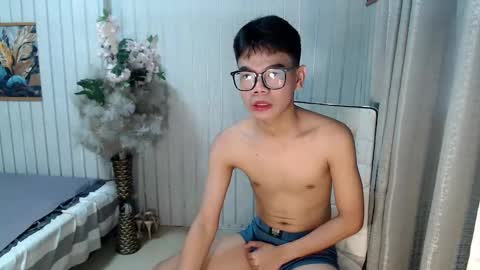 Snapshot of urdreamboy_doms chatting on April 1, 2026, 9:21 am urdreamboy_doms online show from April 1, 2026, 9:21 am