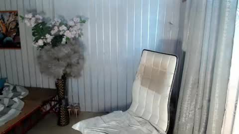 Snapshot of urdreamboy_doms chatting on April 2, 2026, 5:49 am urdreamboy_doms online show from April 2, 2026, 5:49 am