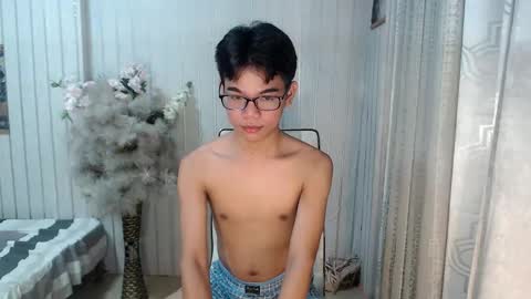 Snapshot of urdreamboy_doms chatting on April 21, 2026, 5:50 pm urdreamboy_doms online show from April 21, 2026, 5:50 pm