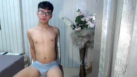 Snapshot of urdreamboy_doms chatting on April 27, 2026, 5:49 am urdreamboy_doms online show from April 27, 2026, 5:49 am