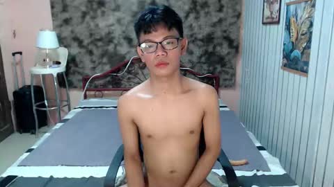 Snapshot of urdreamboy_doms chatting on April 29, 2026, 6:06 am urdreamboy_doms online show from April 29, 2026, 6:06 am