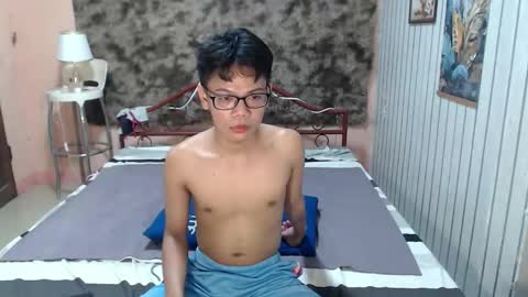 Snapshot of urdreamboy_doms chatting on May 6, 2026, 6:52 am urdreamboy_doms online show from May 6, 2026, 6:52 am
