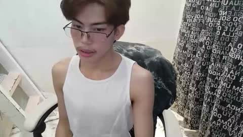 urdreamtw1nk online show from October 28, 2025, 3:47 pm