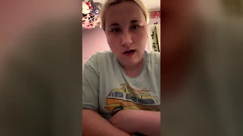 Snapshot of urfavaburn19 chatting on April 1, 2026, 1:17 am urfavaburn19 online show from April 1, 2026, 1:17 am