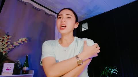 urfave_bbgirl online show from February 2, 2026, 10:25 am