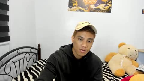 urfucker_vinz online show from May 20, 2026, 1:06 pm