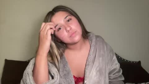 urgirlgracie966 online show from July 28, 2026, 2:51 am