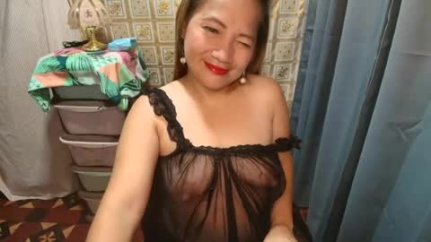 urhotmomzoey online show from July 8, 2026, 12:42 pm