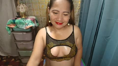 urhotmomzoey online show from July 11, 2026, 5:48 pm