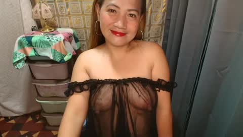 urhotmomzoey online show from July 16, 2026, 1:50 pm