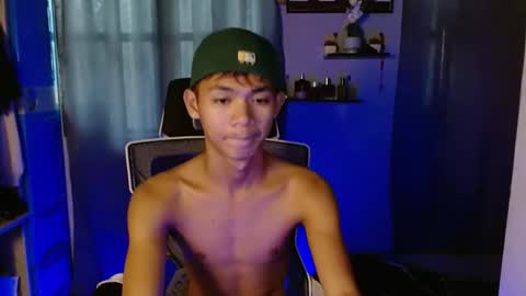 Snapshot of urhotpinoy_izaac chatting on February 10, 2026, 10:47 pm simeon ulok online show from February 10, 2026, 10:47 pm