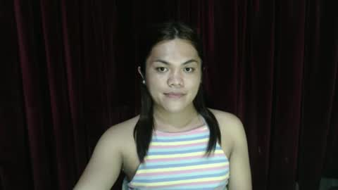 urhottie_bella online show from May 11, 2026, 4:04 pm