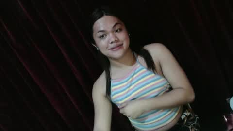 urhottie_bella online show from May 13, 2026, 11:00 pm