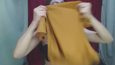 Katey online show from October 31, 2025, 7:42 am