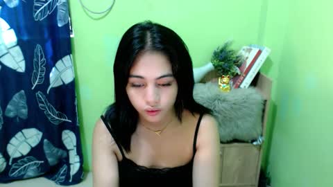 urmystical_sofie online show from November 5, 2025, 2:33 am