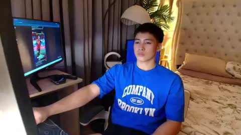 Snapshot of urnatty_guy chatting on July 3, 2026, 2:45 pm ander online show from July 3, 2026, 2:45 pm