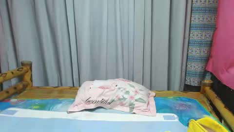 urpinay_singlemother online show from March 18, 2026, 2:37 am