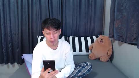 Snapshot of urpinoyasianx chatting on November 5, 2025, 9:42 am Mel online show from November 5, 2025, 9:42 am