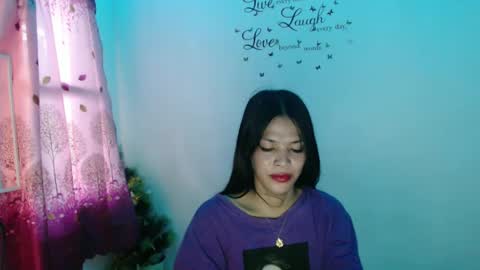 Snapshot of urpreciouspinayxxx chatting on December 3, 2024, 8:27 am hi im kim online show from December 3, 2024, 8:27 am