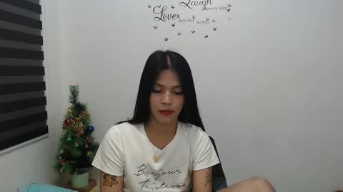 Snapshot of urpreciouspinayxxx chatting on December 9, 2024, 4:23 am hi im kim online show from December 9, 2024, 4:23 am