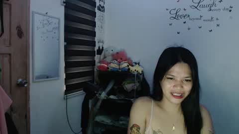 Snapshot of urpreciouspinayxxx chatting on January 27, 2025, 2:20 am hi im kim online show from January 27, 2025, 2:20 am