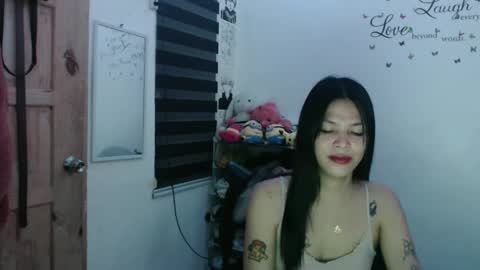 Snapshot of urpreciouspinayxxx chatting on February 6, 2025, 12:11 am hi im kim online show from February 6, 2025, 12:11 am