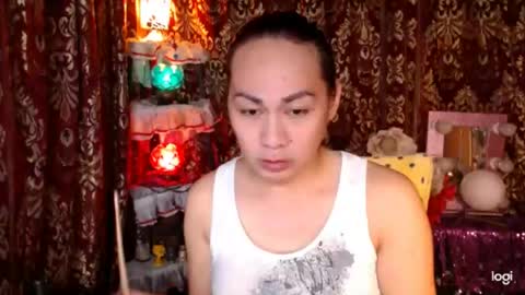 Snapshot of urtimelessbeauty chatting on June 18, 2026, 4:33 pm Merca online show from June 18, 2026, 4:33 pm