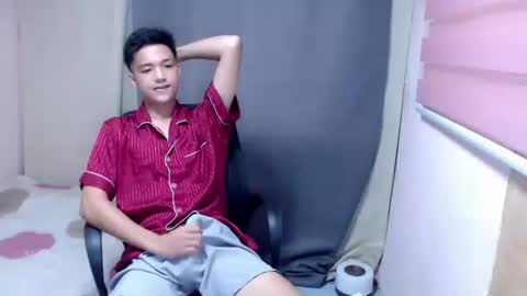 Snapshot of urtwinkjinwoo chatting on October 15, 2025, 10:32 pm JC online show from October 15, 2025, 10:32 pm