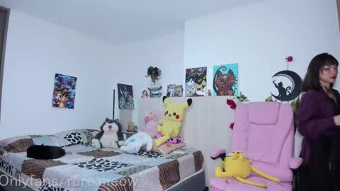    online show from December 1, 2025, 10:15 pm