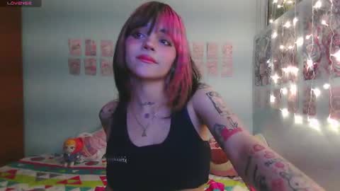 uryukim_ online show from June 11, 2026, 5:27 am