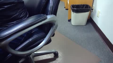 Snapshot of useemie chatting on January 3, 2025, 12:00 am useemie online show from January 3, 2025, 12:00 am