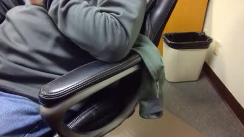 Snapshot of useemie chatting on November 17, 2025, 9:20 pm useemie online show from November 17, 2025, 9:20 pm