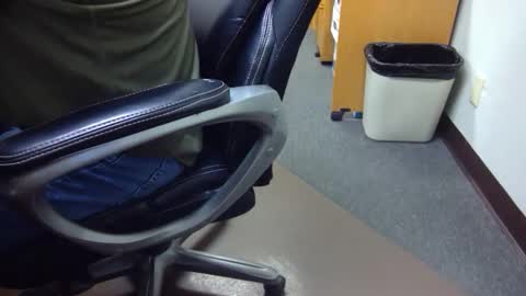 Snapshot of useemie chatting on November 21, 2025, 9:24 pm useemie online show from November 21, 2025, 9:24 pm