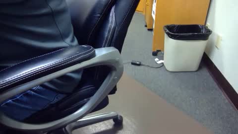 Snapshot of useemie chatting on November 25, 2025, 8:20 pm useemie online show from November 25, 2025, 8:20 pm