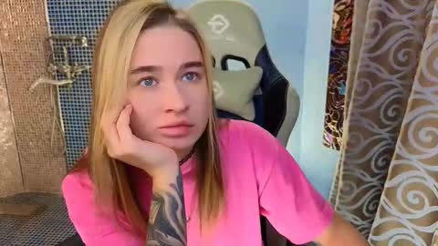 Leila online show from October 3, 2025, 9:34 pm