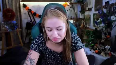 Leila online show from November 15, 2025, 8:38 pm