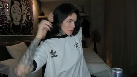 Eva online show from February 3, 2026, 6:57 pm