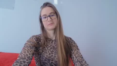 Snapshot of va_len_sea_ya chatting on March 5, 2025, 8:32 am Valensiya online show from March 5, 2025, 8:32 am