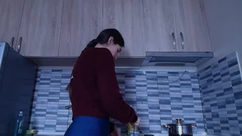 Valensiya online show from March 1, 2026, 10:28 am