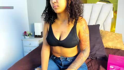 Snapshot of vahiolet_fuentes chatting on August 5, 2026, 3:09 am vahioleth online show from August 5, 2026, 3:09 am