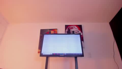 Vahiolet smith online show from March 8, 2025, 4:06 pm