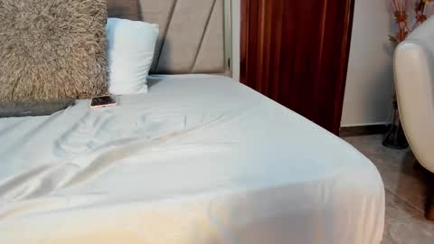 Snapshot of vaialowell chatting on February 14, 2026, 6:15 pm VaiaLowell online show from February 14, 2026, 6:15 pm